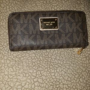 Michael kors wallet